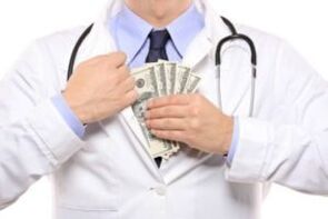 il dottore ha ricevuto soldi per un intervento chirurgico di ingrandimento del pene