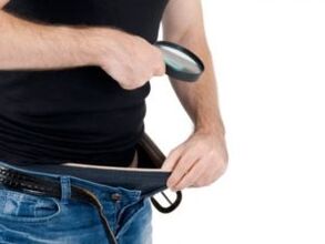 Un uomo è preoccupato per le dimensioni del suo pene